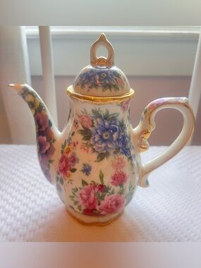 Floral Porcelain Teapot